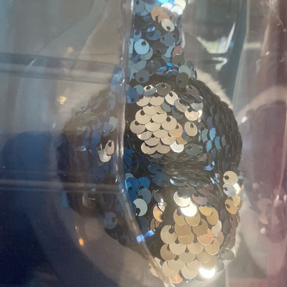 Shark Plus Sequin Headphones - Picture 3 of 4